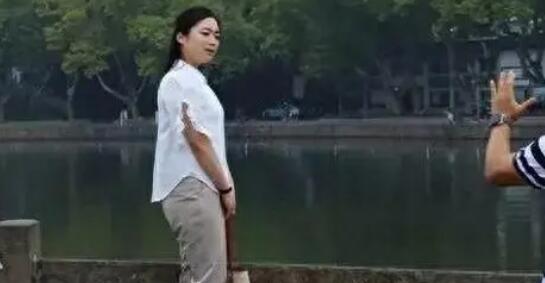 朝鲜运动员游西湖颜值不输明星