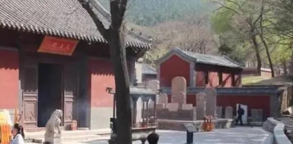 灵岩寺回应不让游客自带香