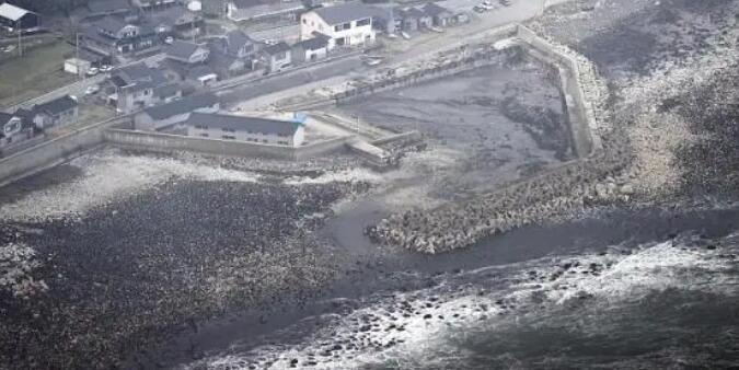 日本地震导致部分海域变陆地